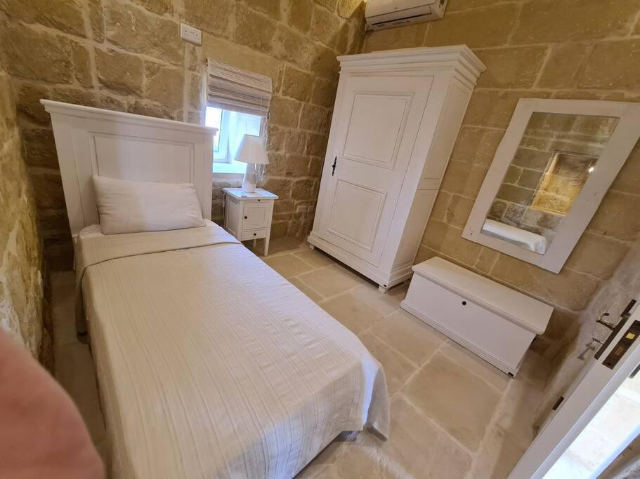 Farmhouse Villa With Large Pool And Garden In Gozo Għarb Zewnętrze zdjęcie