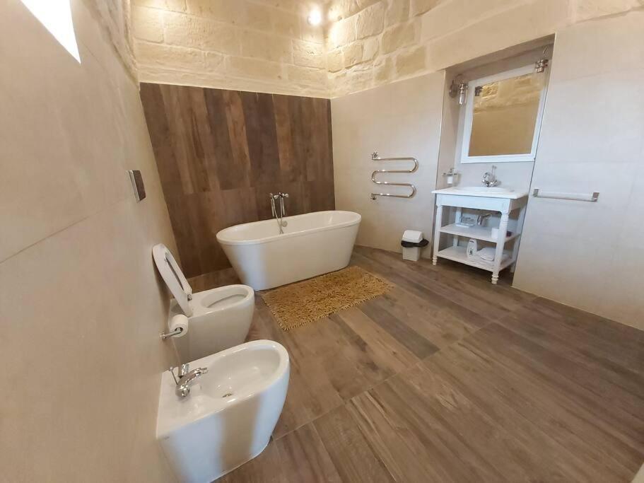 Farmhouse Villa With Large Pool And Garden In Gozo Għarb Zewnętrze zdjęcie